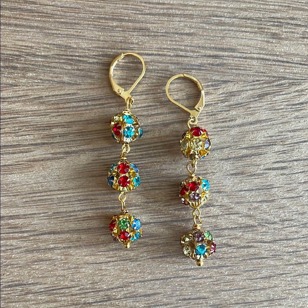 HAND CRAFTED SPARKLING BALL DROP PIERCED EARRINGS WITH MULTI COLORED CRY… - Picture 6 of 12